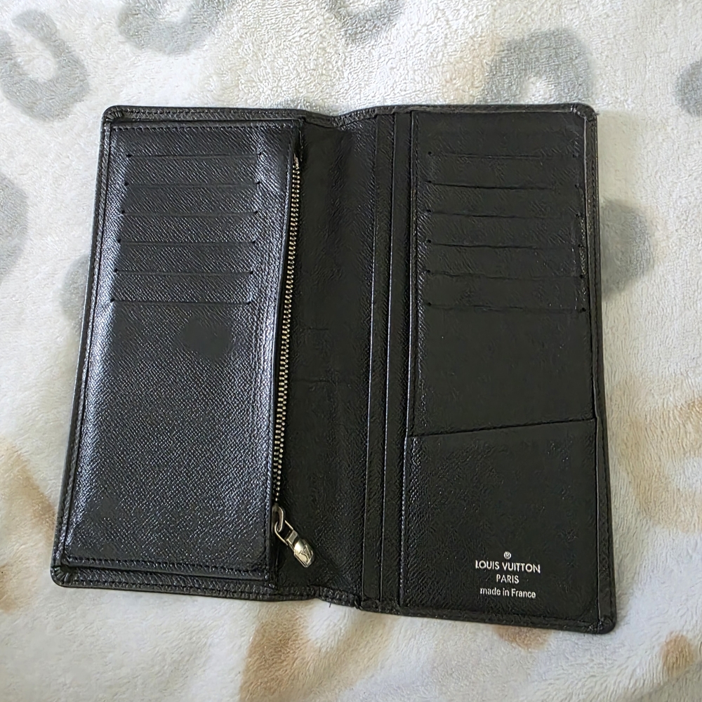 Louis Vuitton Brazza Wallet Black Taiga Leather COA Included - Picture 15 of 16